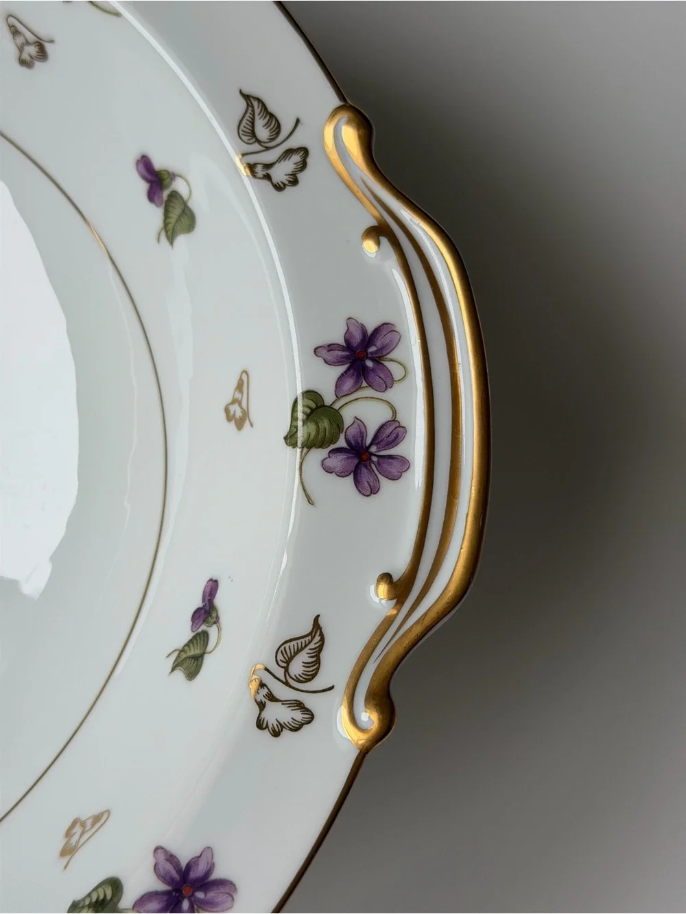 Noritake Avalon 5150 Porcelain Serving Bowl with Purple Violets & Gold Trim